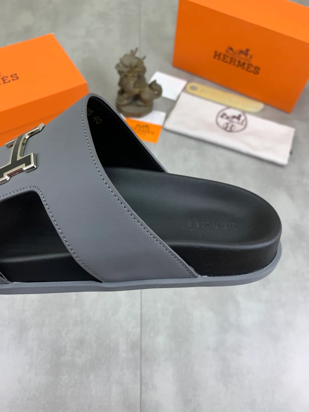 Men's shoes 💰P440 New [HERMES] high-end quality new Hermès slippers, made of imported calfskin, wear-resistant and non-slip rubber outsole. Fashionable and elegant code number: 39-44 (38 45 46 customized)